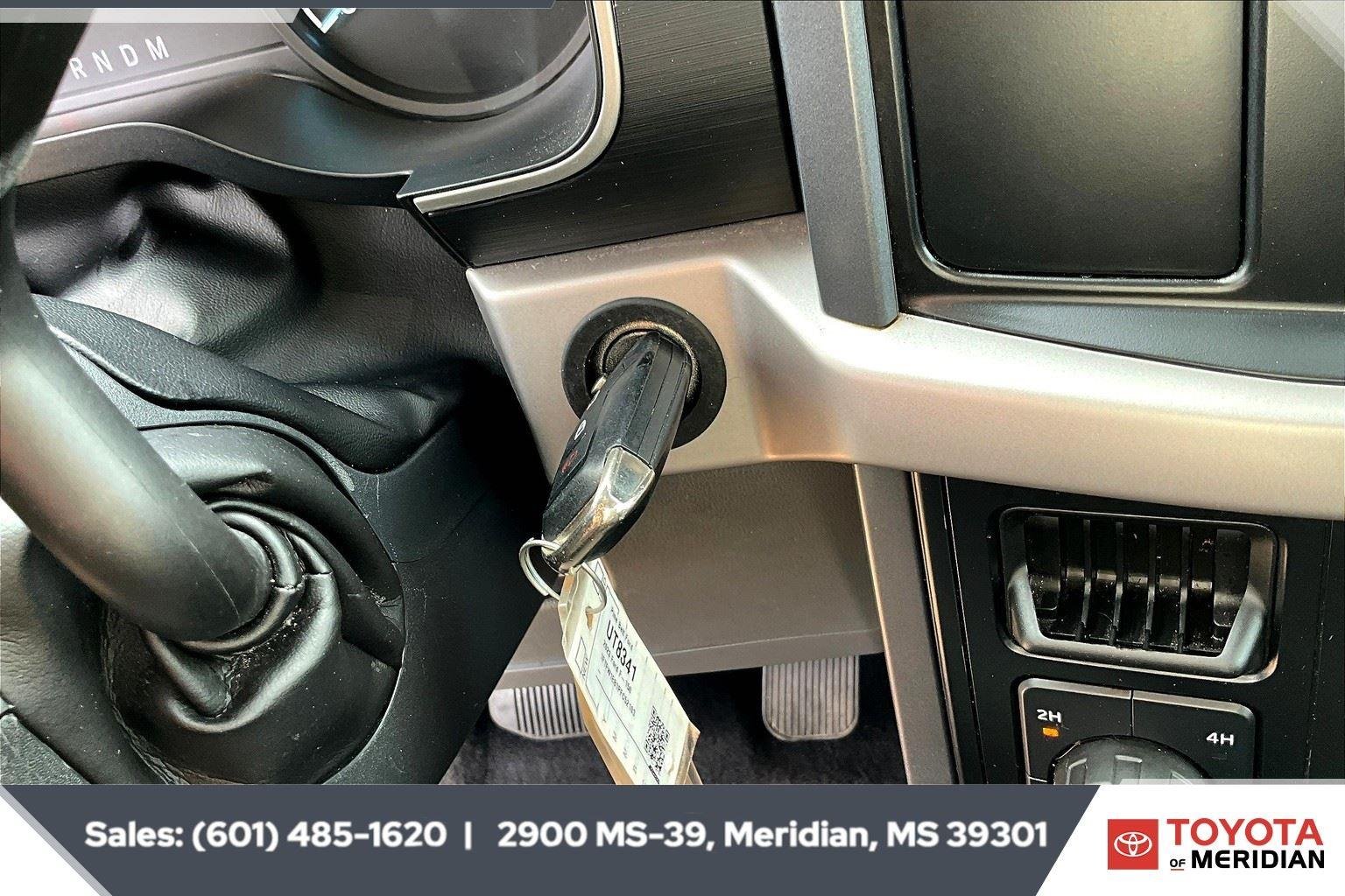 Used 2023 Iconic Silver Ford XLT image 9