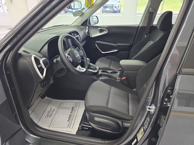 Used 2025  Kia LX image 13