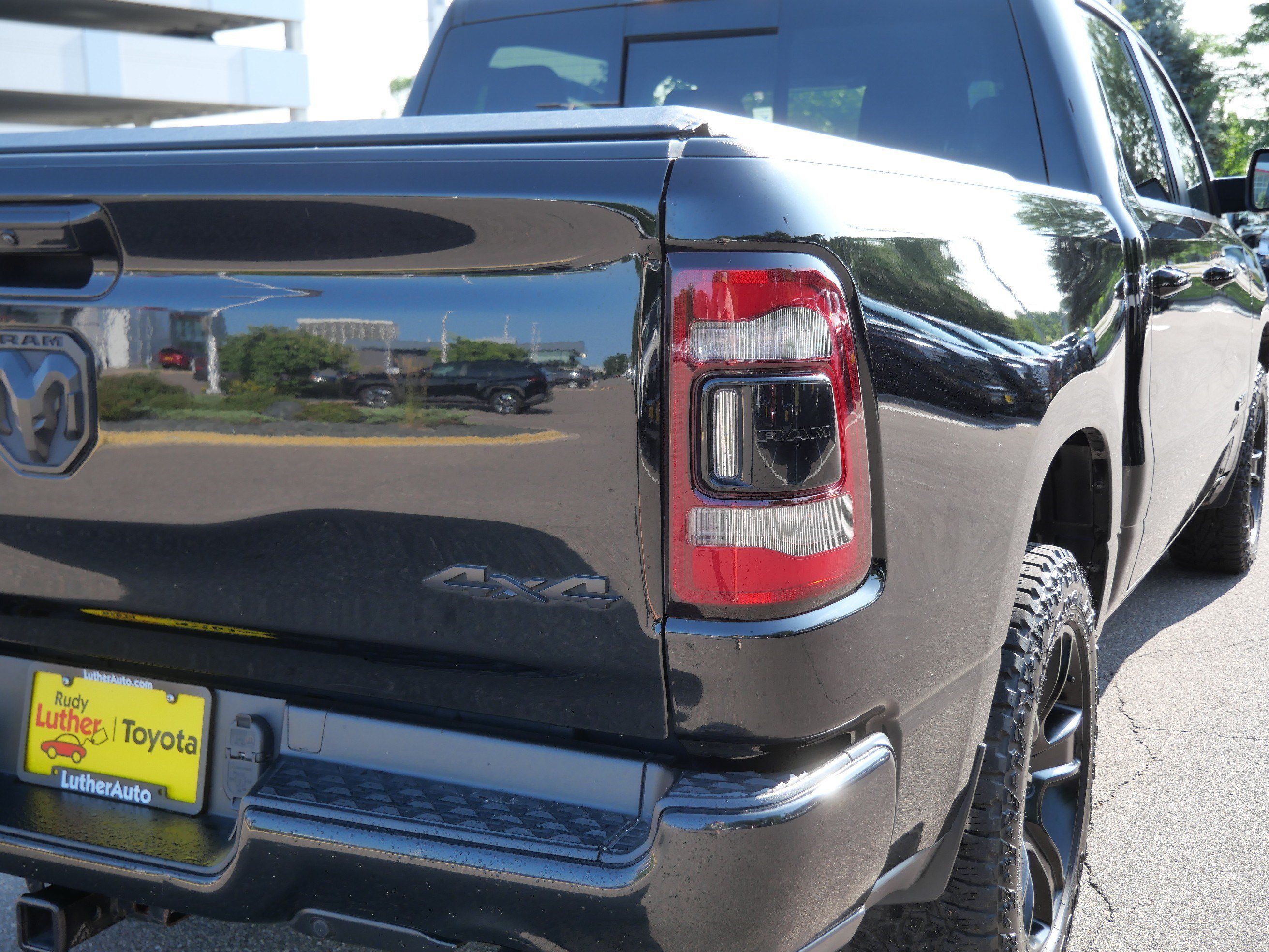 Used 2021 Diamond Black Crystal Pearlcoat Ram Big Horn image 17