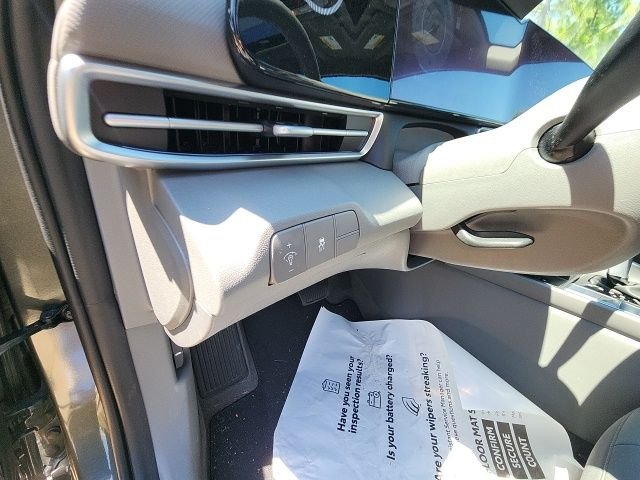 Used 2025 Gray Hyundai SEL Convenience image 22