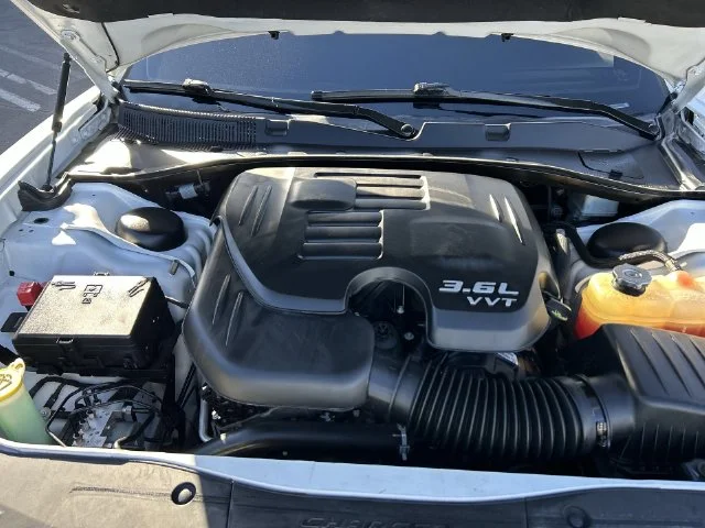 Used 2022 White Dodge SXT image 29
