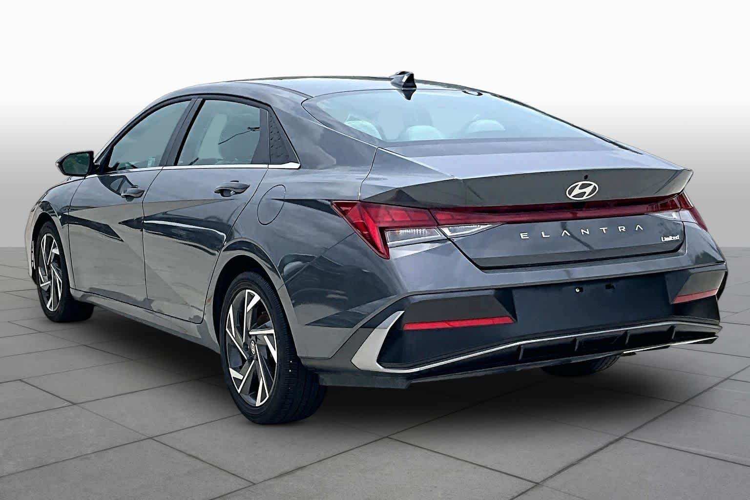 Used 2025 Ecotronic Gray Hyundai Limited image 12