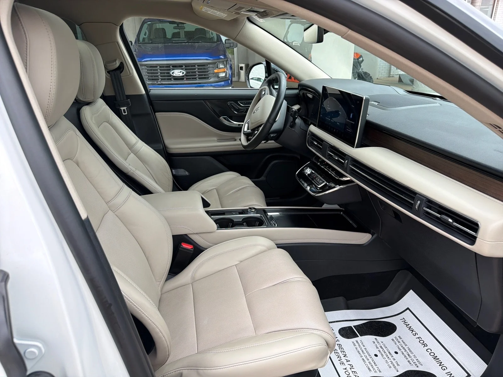 Used 2025 Pristine White Lincoln Grand Touring image 15