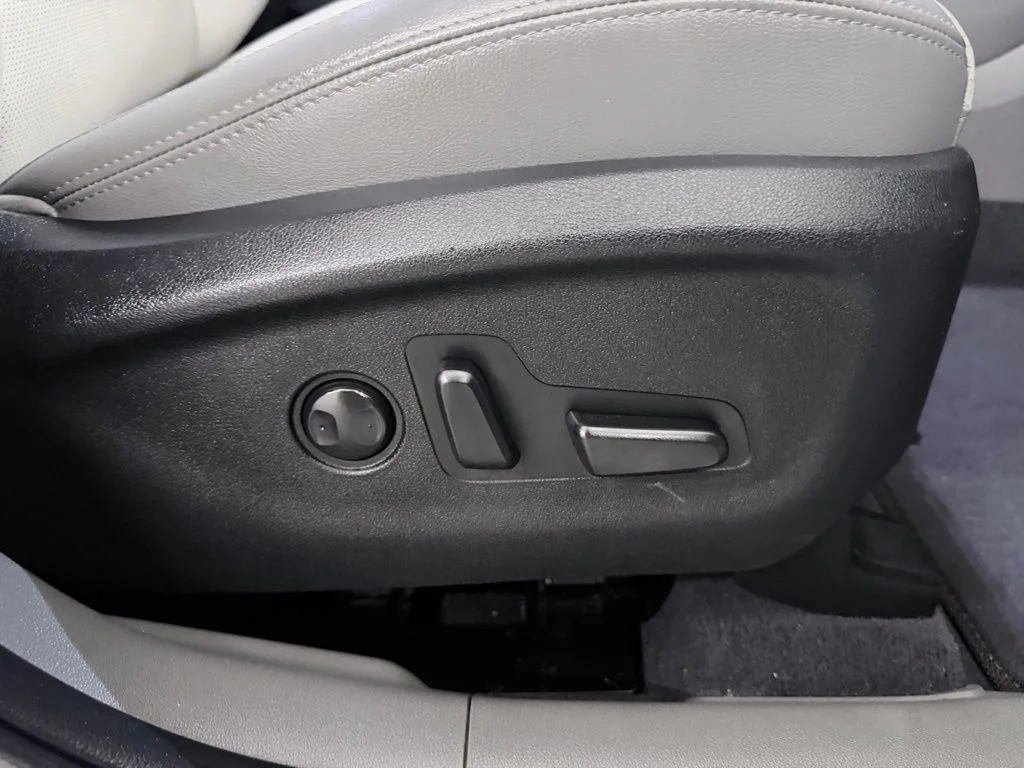 Used 2019 Snow White Pearl Kia SX image 41