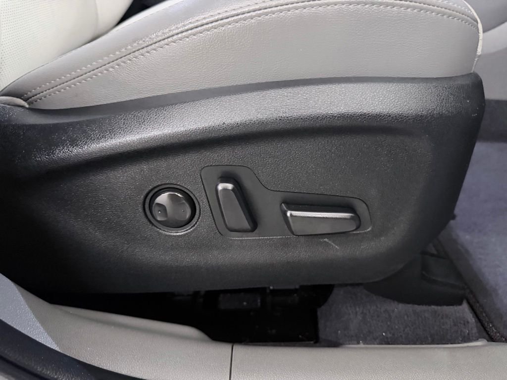 Used 2019 White Kia SX image 41