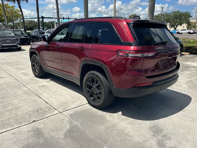 Used 2024 Red Jeep Altitude image 9