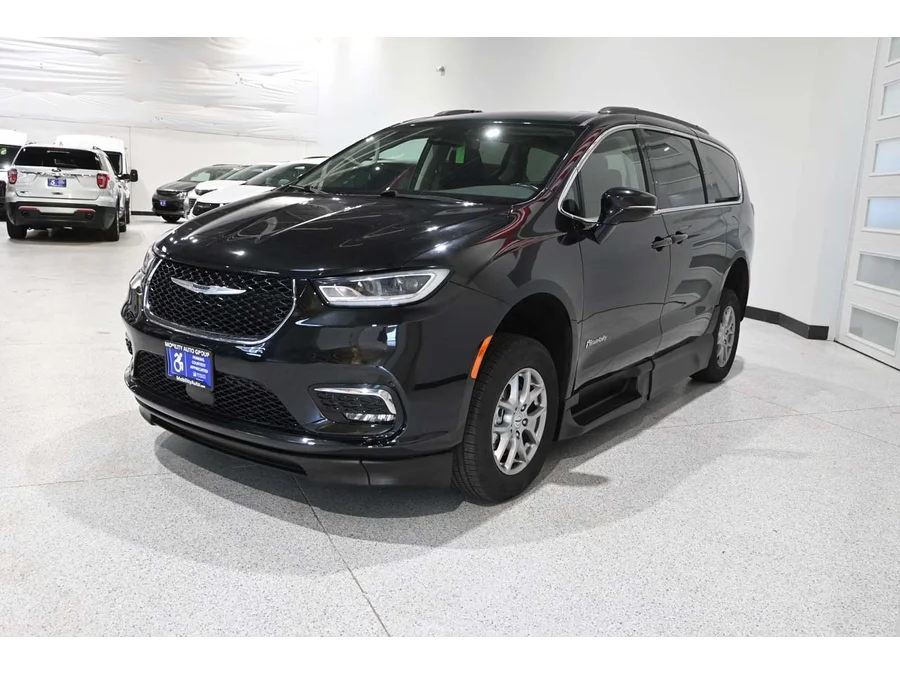 Used 2021 BLACK Chrysler Touring Mobility Handicap Van image 10