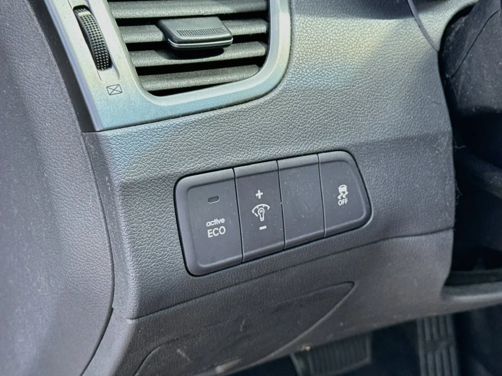 Used 2014 Harbor Gray Metallic Hyundai SE image 11