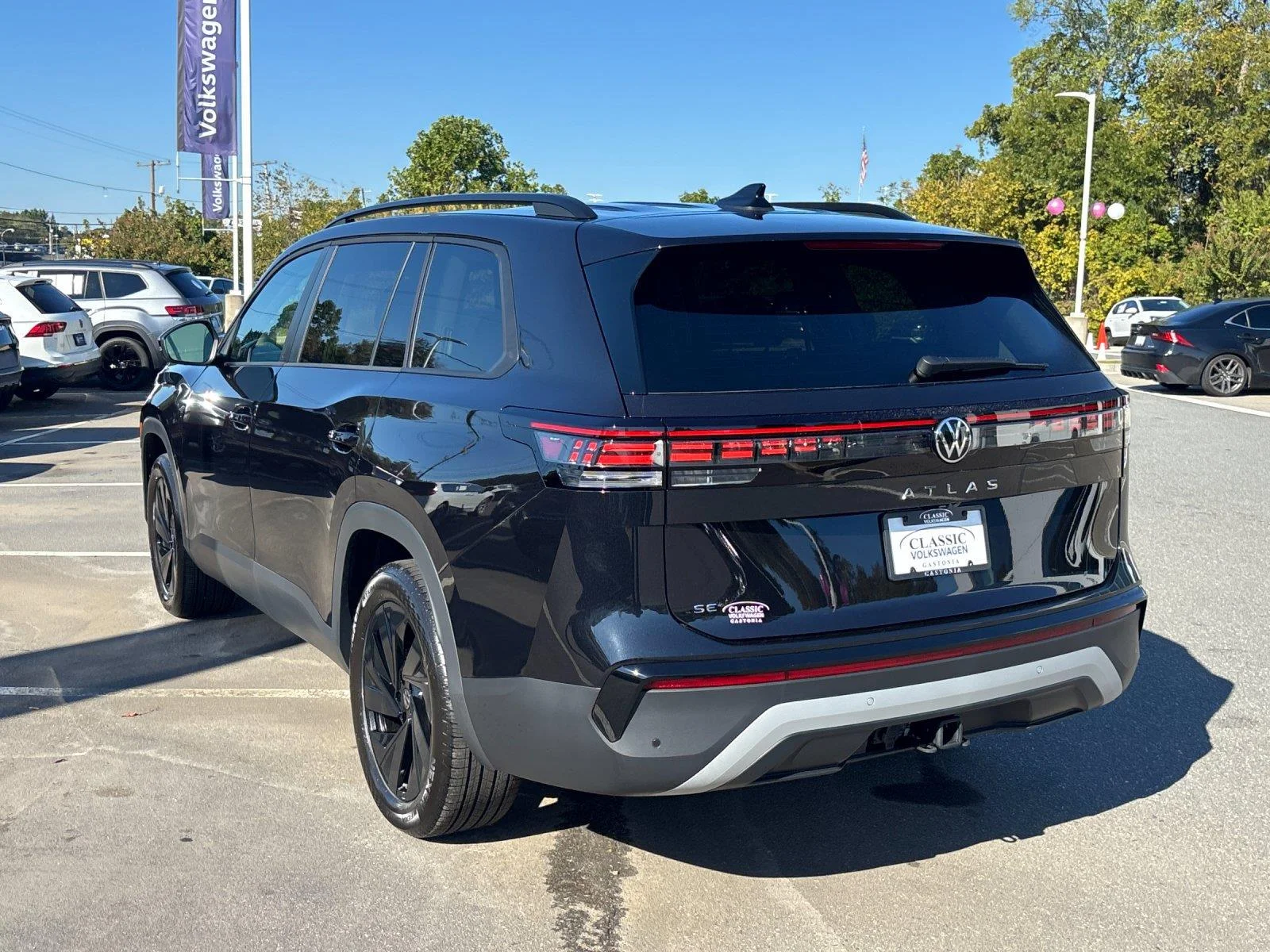 New 2027 Deep Black Pearl Volkswagen SE w/Technology image 3