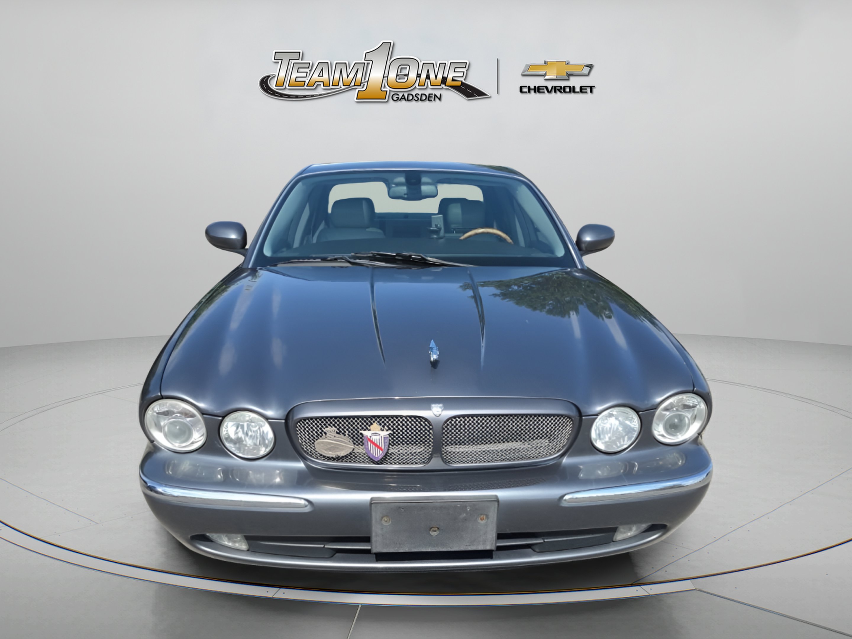 Used 2004  Jaguar XJR image 2