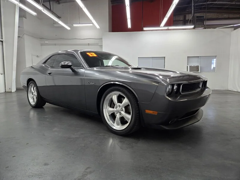 Used 2013 Granite Crystal Metallic Dodge R/T Classic image 4