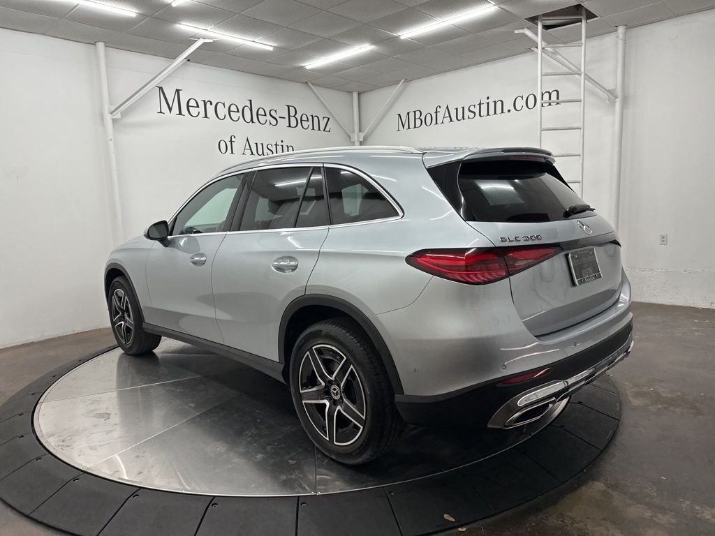 Used 2026 Silver Mercedes-Benz GLC 300 image 5