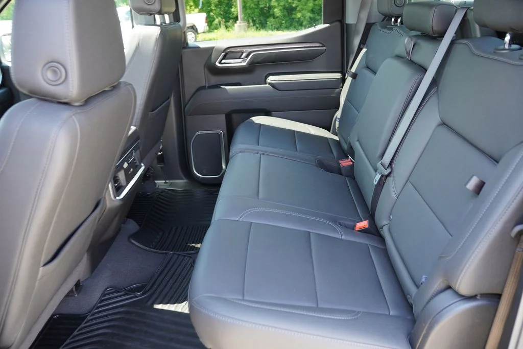 Used 2024 Summit White Chevrolet LTZ image 18