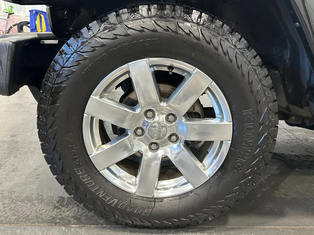 Used 2016 Black Jeep Unlimited Sahara image 10