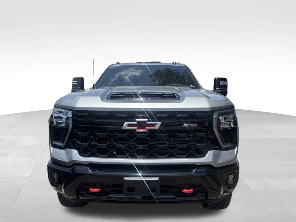 Used 2025 Gray Chevrolet ZR2 image 3