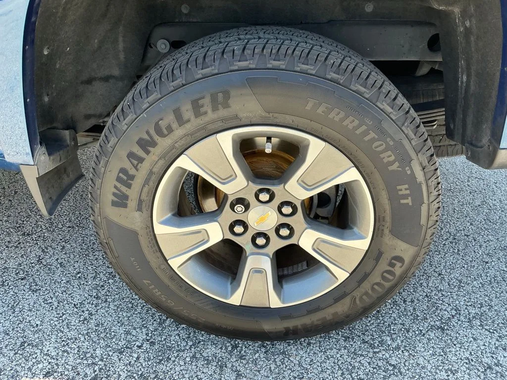 Used 2019 Blue Chevrolet Z71 image 17
