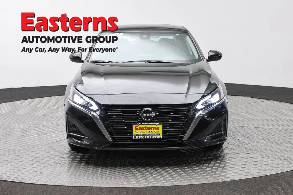 Used 2023 Black Nissan 2.5 SV image 2