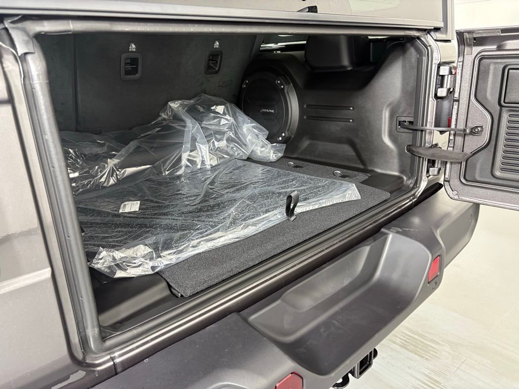 New 2026 Granite Crystal Metallic Clearcoat Jeep 85th Anniversary Edition image 37