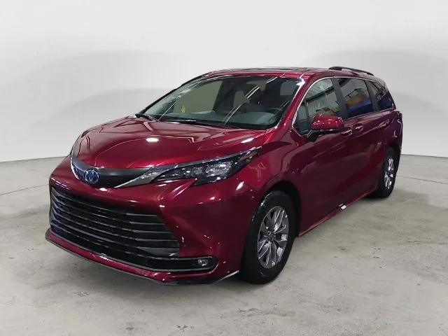 2025 Toyota Sienna XLE