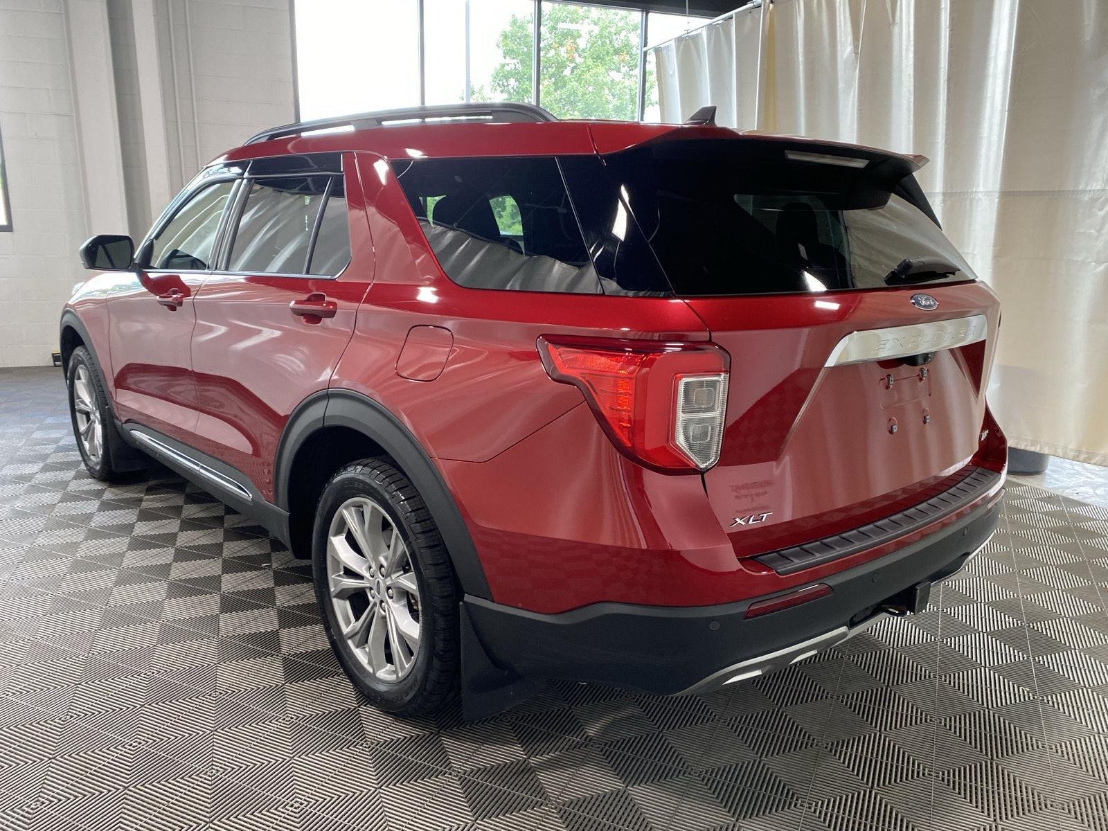 Used 2023 Rapid Red Metallic Tinted Clearcoat Ford XLT image 6
