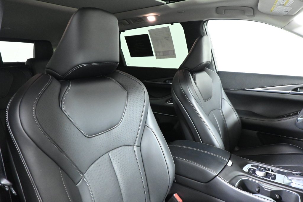 Certified Used 2026  INFINITI LUXE image 36