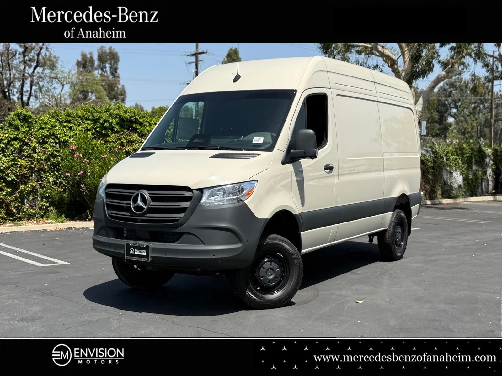2025 Mercedes-Benz Sprinter 2500 144 WB HO Standard Roof 4x4's photo