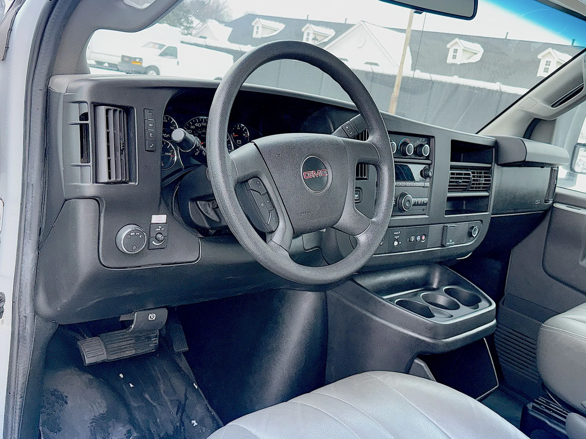 Used 2020 Summit White GMC Work Van image 10