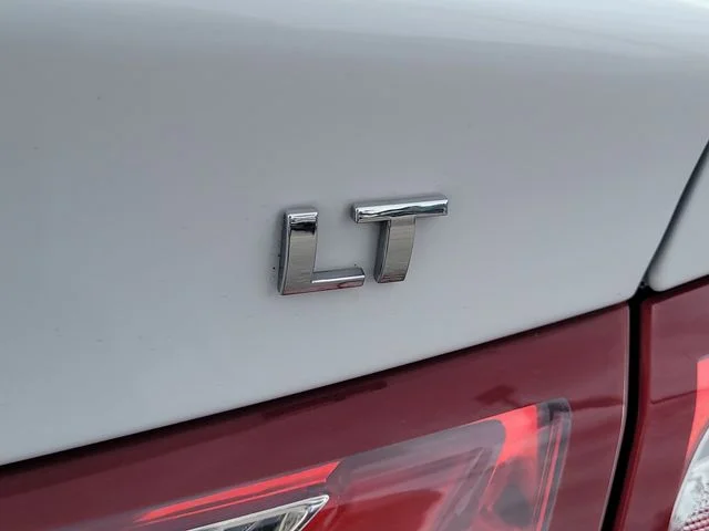 Used 2020 White Chevrolet LT image 9