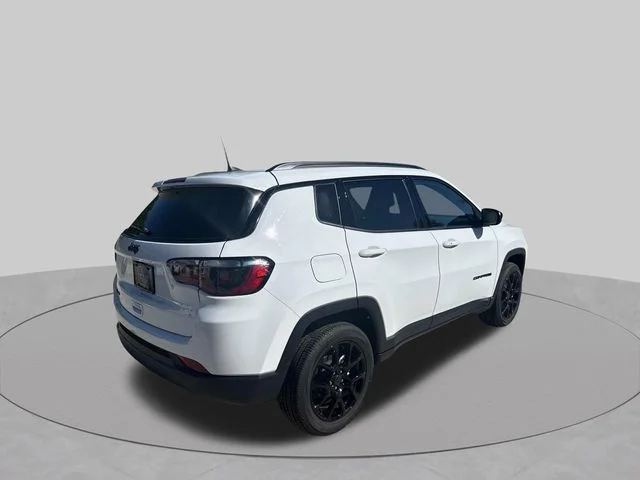 New 2026 Bright White Clear-Coat Exterior Paint Jeep Latitude image 8