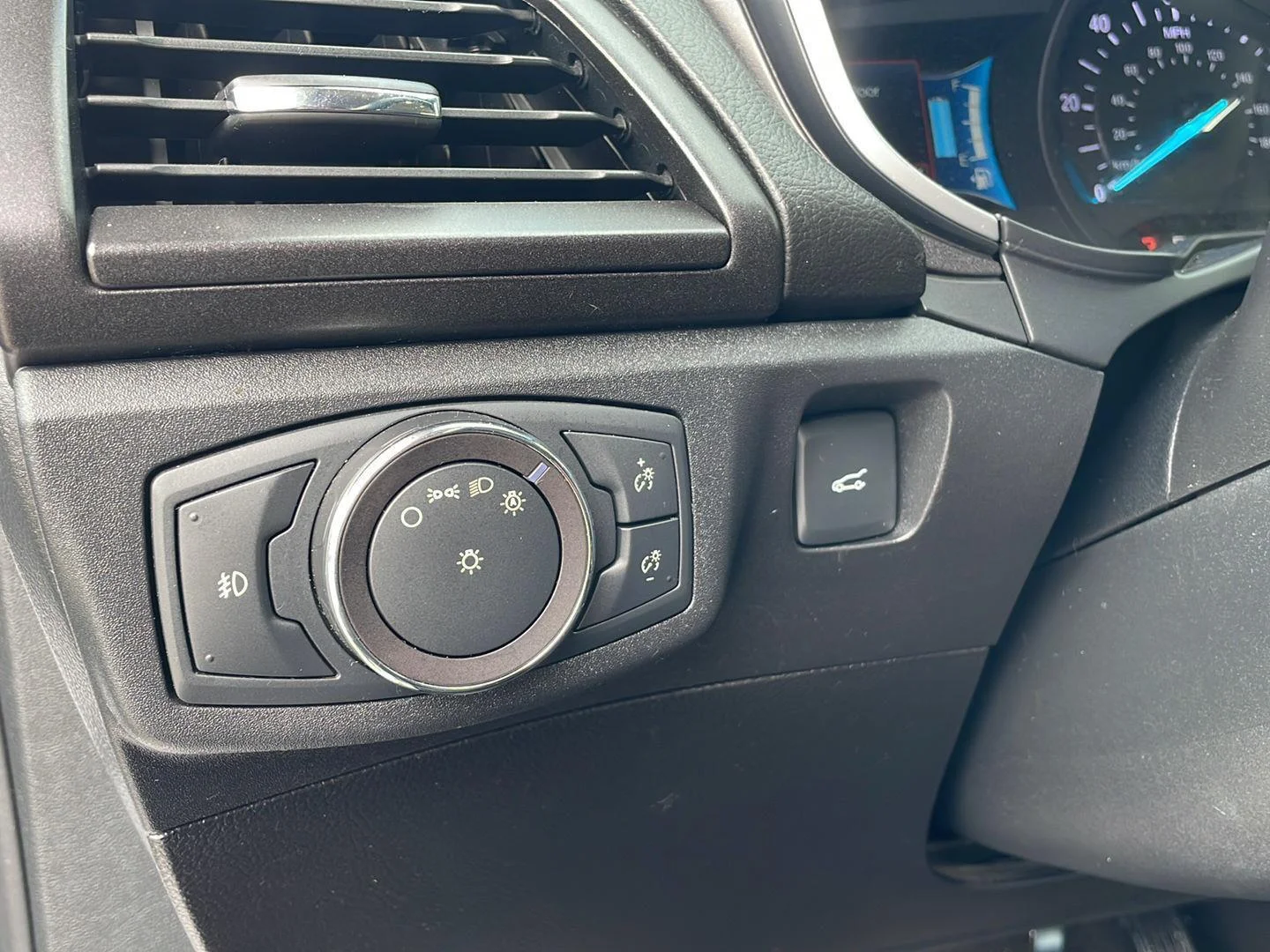 Certified Used 2019 White Platinum Metallic Tri-Coat Ford Titanium image 18