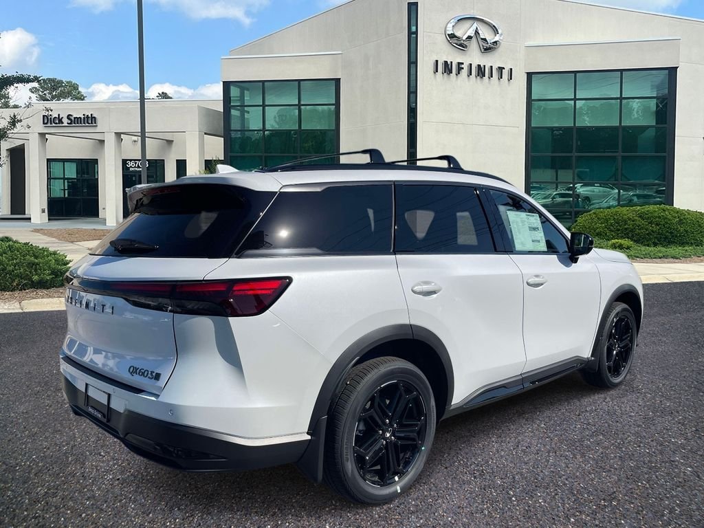 New 2026 2T RAD WHT INFINITI Sport AWD image 6