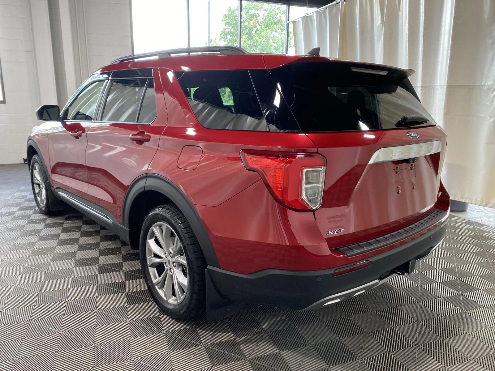 Used 2023 Rapid Red Metallic Tinted Clearcoat Ford XLT image 6