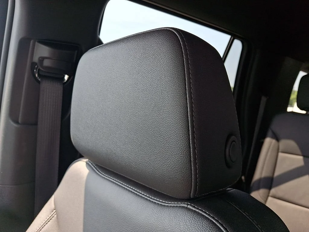 Used 2023 Black Chevrolet Z71 image 18