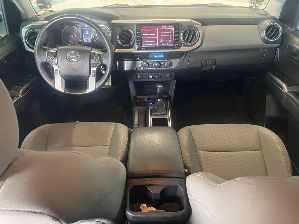 Used 2022 White Toyota SR5 image 11