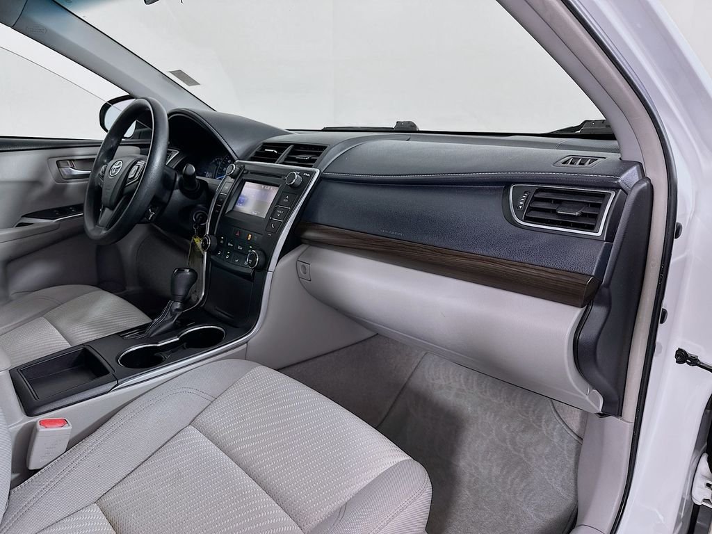 Used 2015 Super White Toyota LE image 27