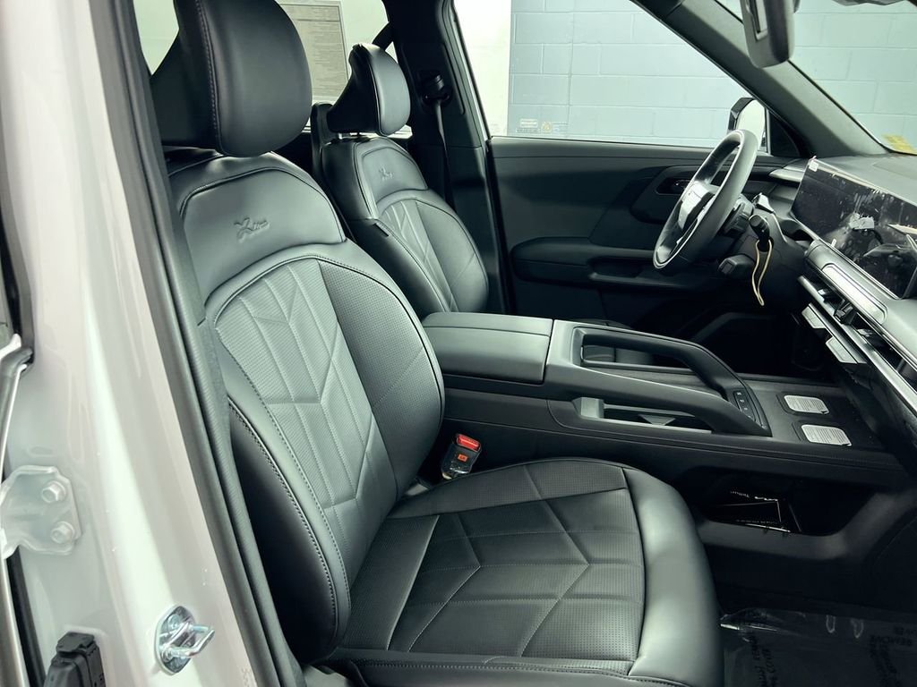 New 2027 Glacial White Pearl Kia X-LINE SX image 28