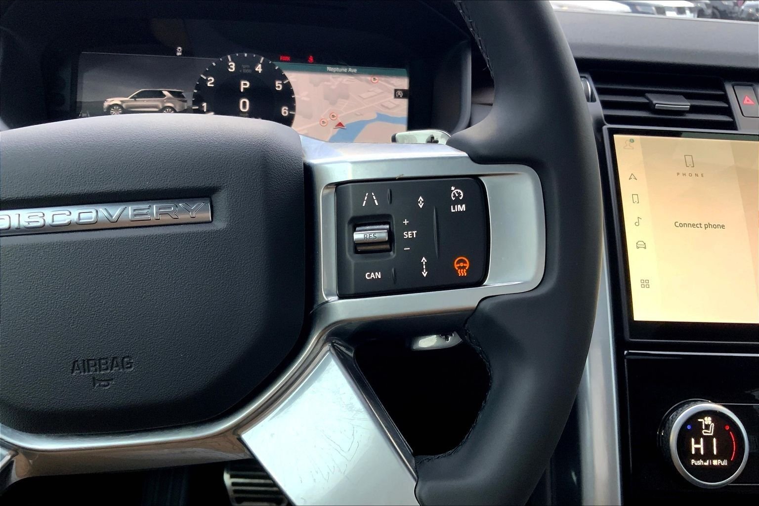 Certified Used 2025 Fuji White Land Rover Dynamic SE image 24