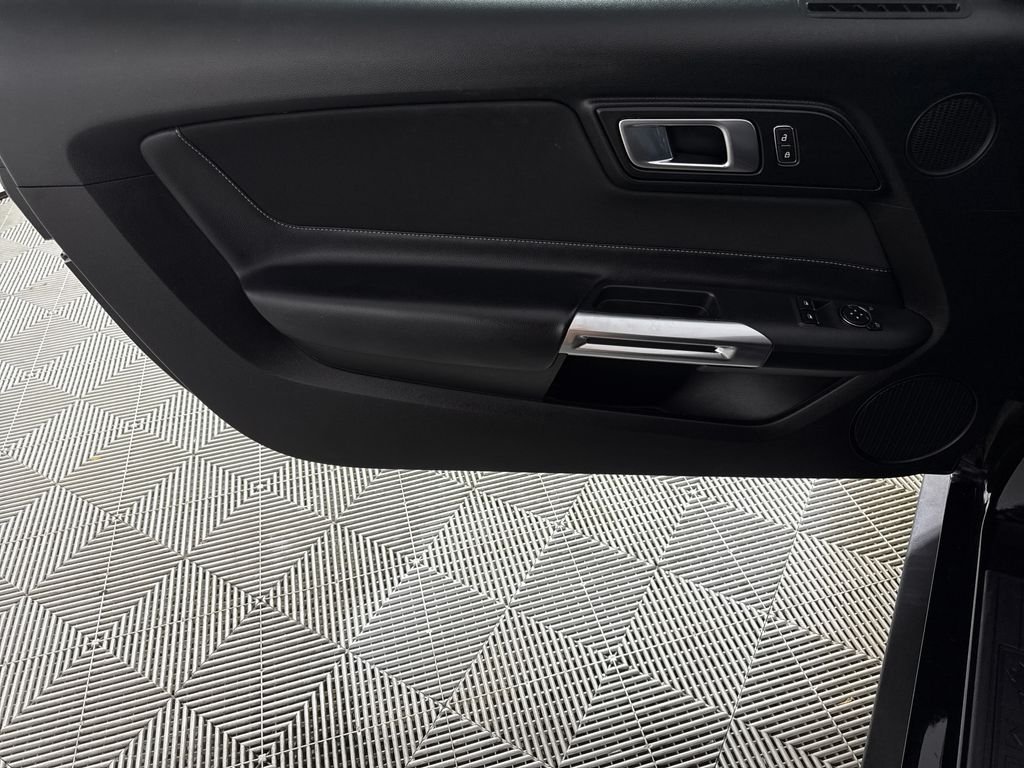 2022 Ford Mustang EcoBoost - Photo 10