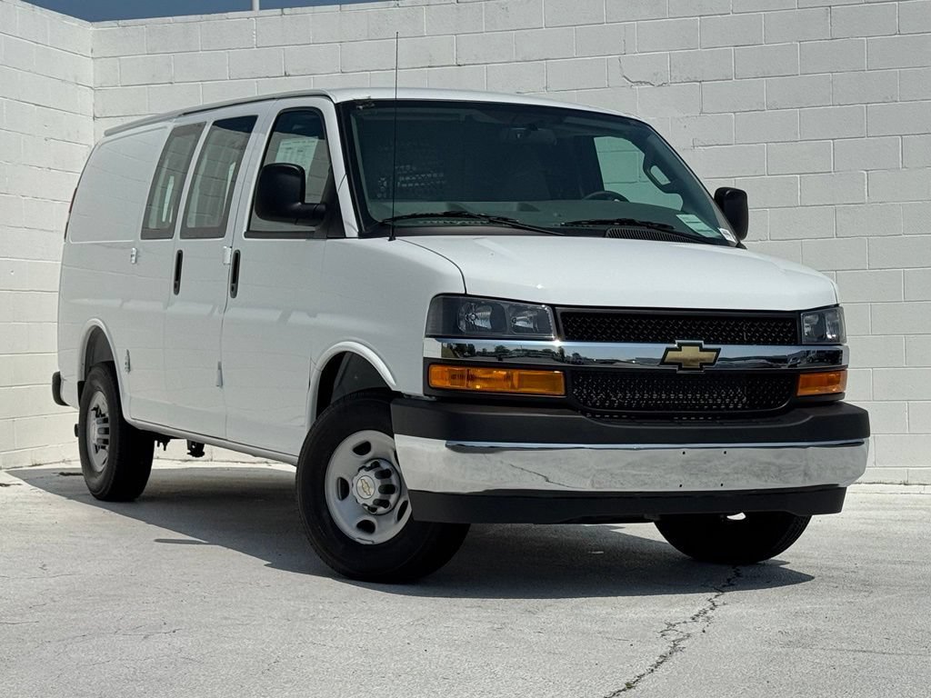 New 2026 Summit White Chevrolet WT image 2