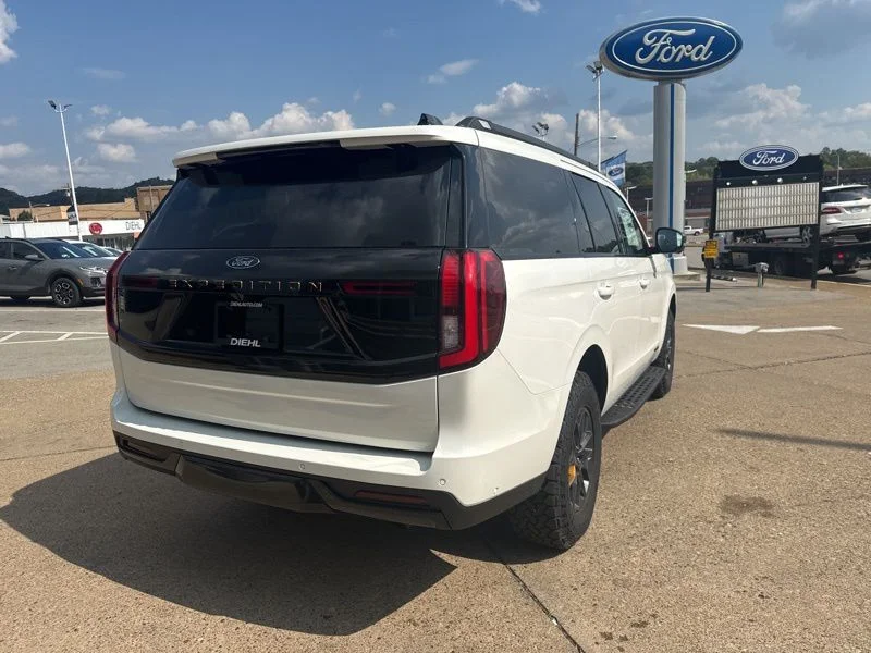 New 2025 Star White Metallic Tri-Coat Ford TREMOR® image 7