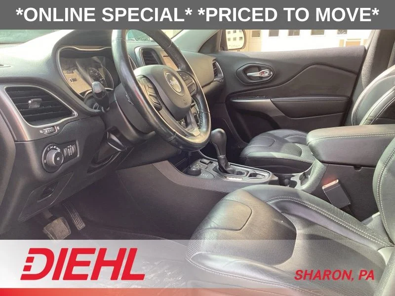 Used 2020 Granite Crystal Clearcoat Metallic Jeep Latitude Plus image 9