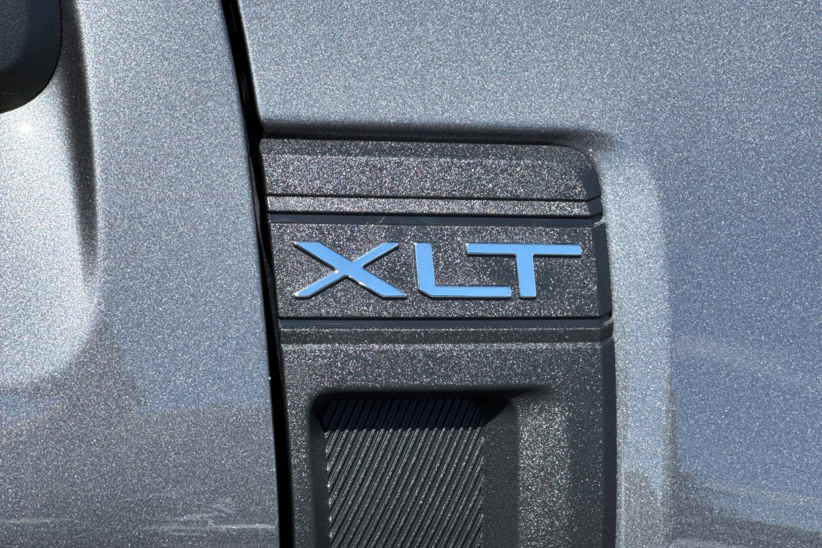 New 2026 Carbonized Gray Metallic Ford XLT image 30