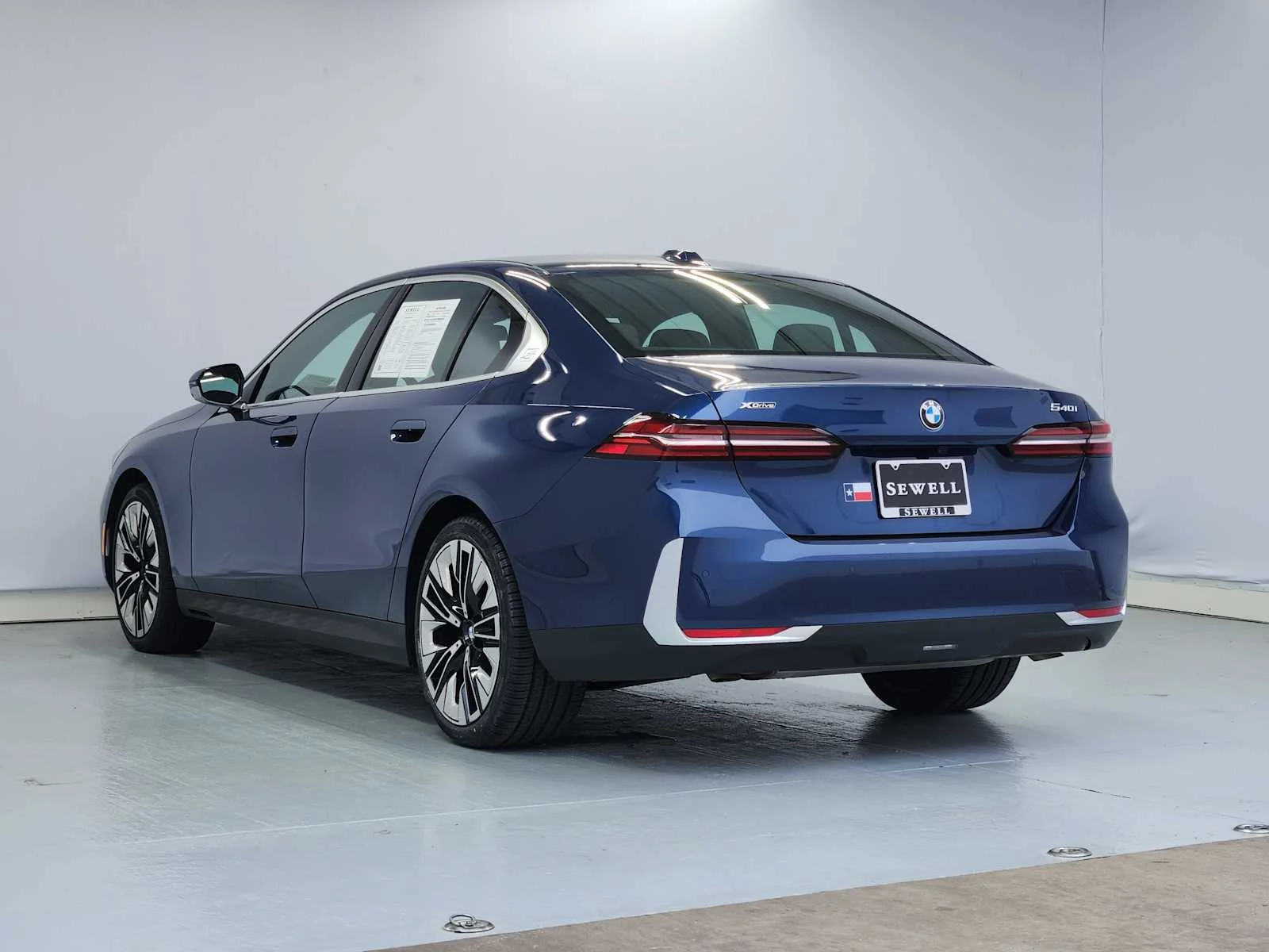 Certified Used 2026 Phytonic Blue Metallic BMW 540i xDrive image 3