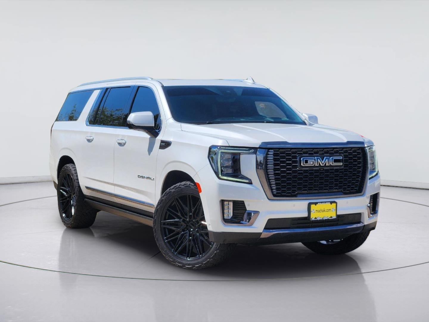 Used 2024 White Frost Tricoat GMC Denali Ultimate image 1