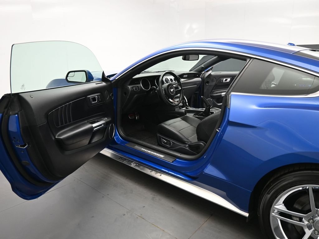 Used 2018 Blue Ford GT Premium image 8