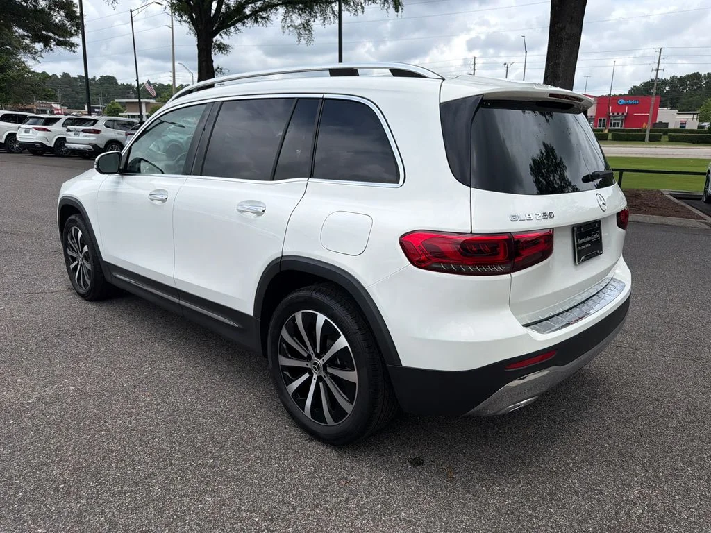 Used 2022 White Mercedes-Benz GLB 250 image 9