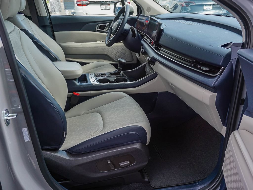 Used 2025 White Kia EX image 10