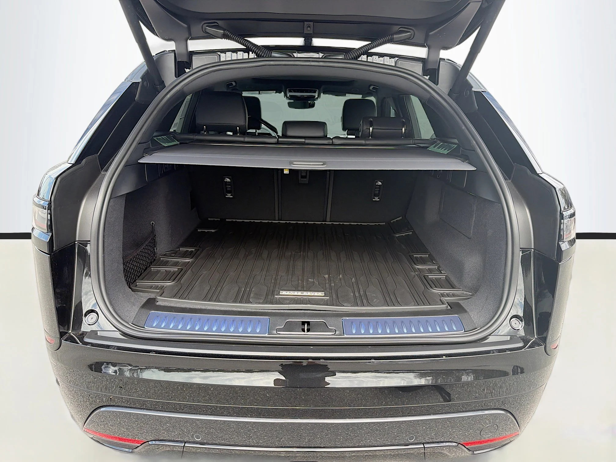 New 2026 Santorini Black Land Rover Dynamic SE image 12