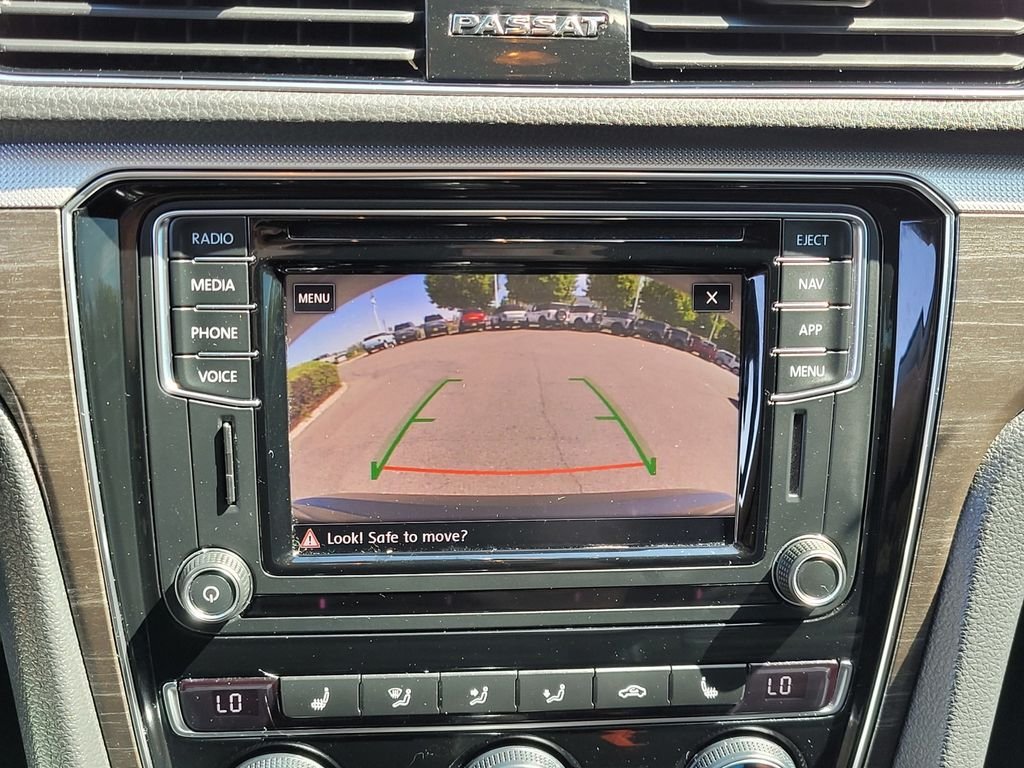 Used 2018 Black Volkswagen 2.0T SEL Premium image 22