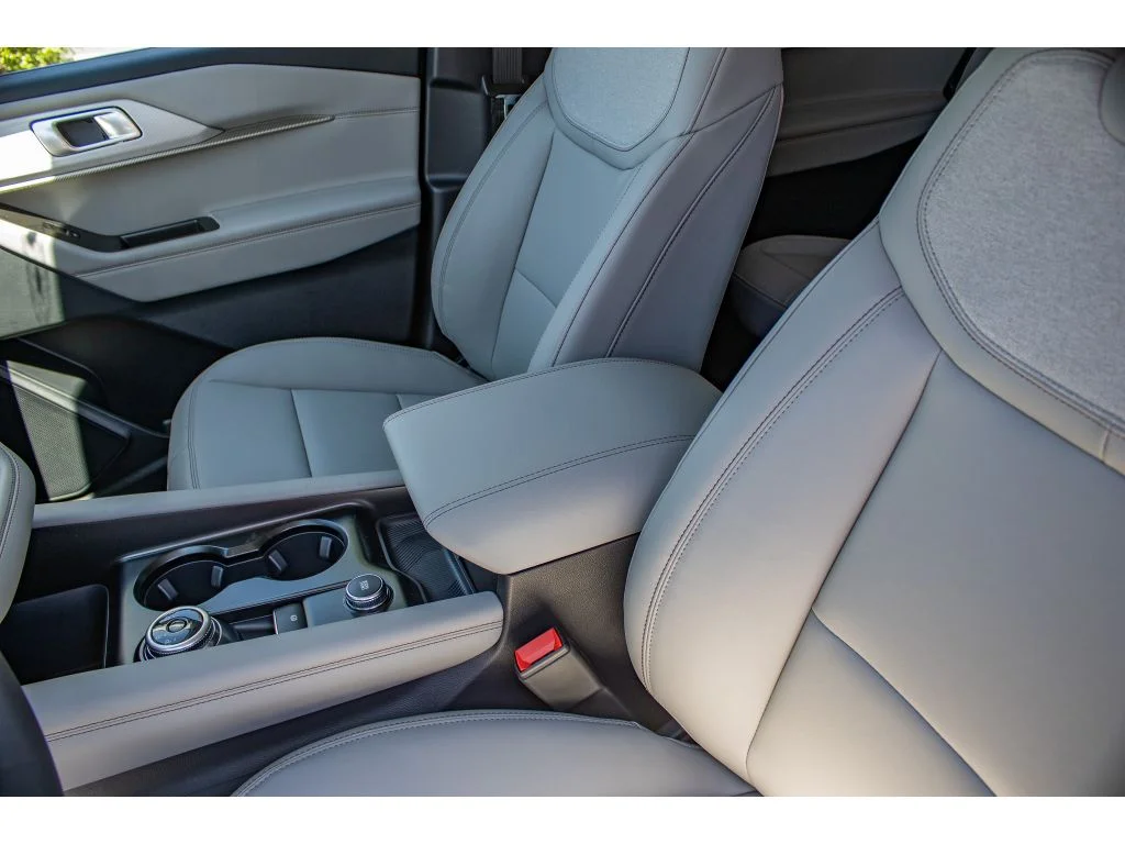 New 2026 SPACE WHITE METALLIC Ford Active w/200A Pkg image 34